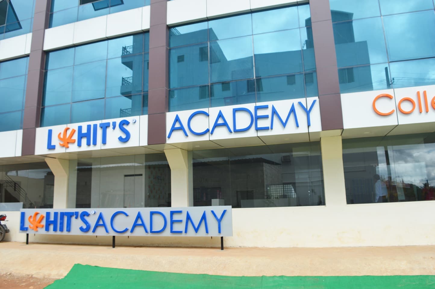 Lohit's Academy College of Commerce Bangalore College photo 14
